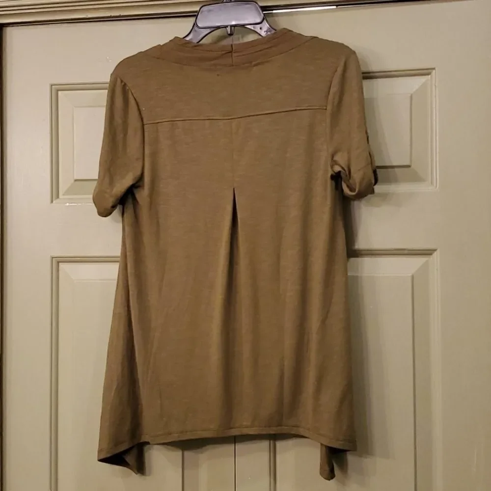 89th & Madison button front top - Picture 2 of 7